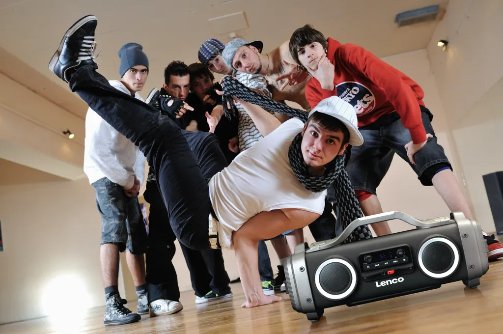 Lenco SPR-200BK - Spritzwasserfester Bluetooth®-Lautsprecher UKW Radio USB Und Micro SD Mit Lichteffekten - Schwarz – Bild 9