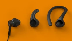 Philips TAA3206BK/00 Kabelloser Sportkopfhörer, In-Ear-Laufkopfhörer Für Erwachsene, Staubabweisend, Wasserdicht, Bluetooth, 10 Stunden Spielzeit, Flügel-Ohrstöpsel, Eingebautes Mikrofon,