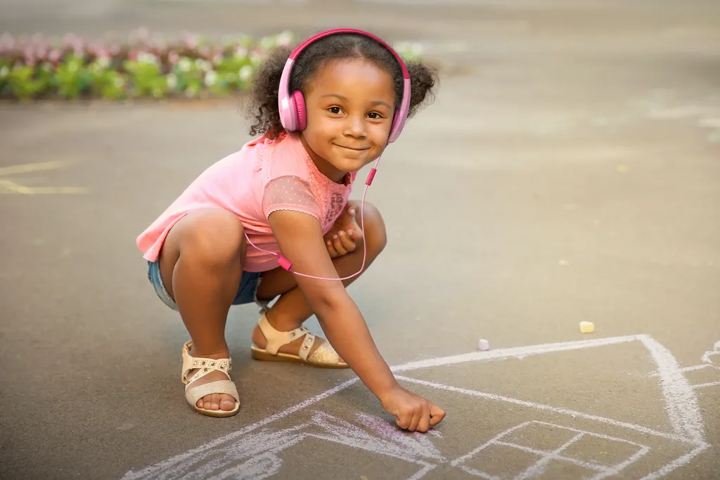 Motorola Sound Kopfhörer Mit Kabel - Kinder Kopfhörer - MOTO JR200 PNK - Lautstärkebegrenzung 85 DB - Mit Audio-Splitter - BPA-Frei - Ab 3 Jahren – Bild 5